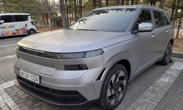 Nova geração do Hyundai Creta aparece sem camuflagem e sinaliza versão elétrica