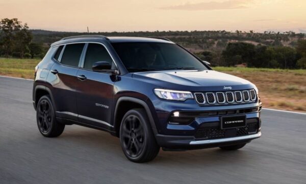 Jeep Compass fica R$ 27.000 mais barato na versão de entrada antes de virar híbrido