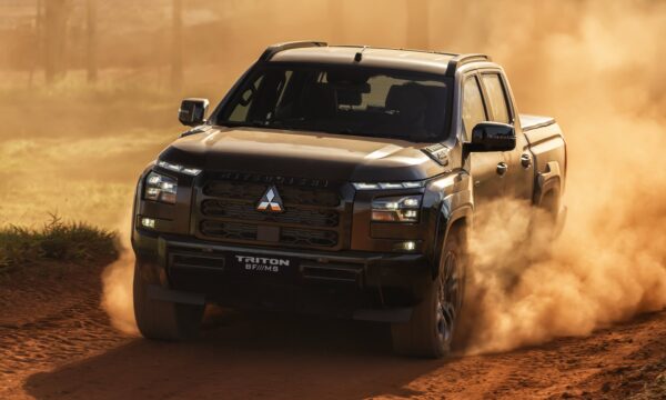Mitsubishi Triton BF///MS cobra R$ 339.990 por pacote visual exclusivo e pneus mistos