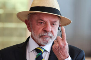 Lula diz que tirou Brasil da lama e reafirma que entregará superávit de 0,1% do PIB