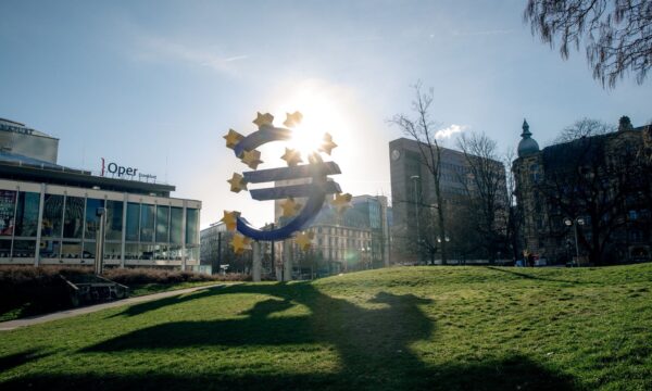 Banco Central Europeu precisa adotar a tecnologia blockchain, diz dirigente