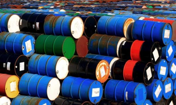 Petróleo avança 1% de olho no Oriente Médio