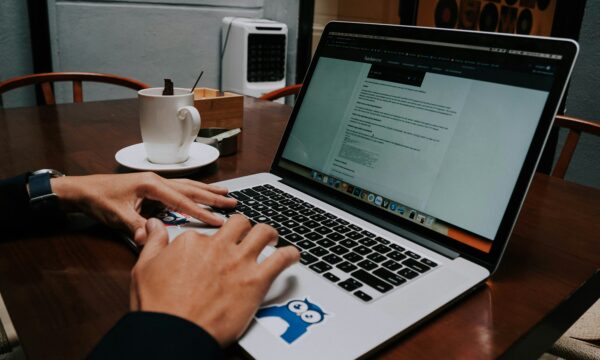 Empregos em tecnologia crescem mais fora do Sul e Sudeste; salários chegam a R$ 40,5 mil