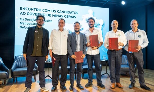 TRE-MG manda tirar do ar propagandas irregulares de candidatos a governador Mateus Simões e Flávio Roscoe