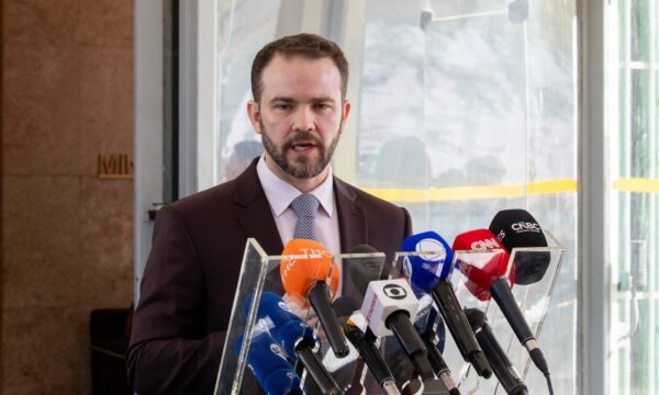 É uma 'grande injustiça' dizer que governo federal está inerte no caso do BRB, diz Durigan