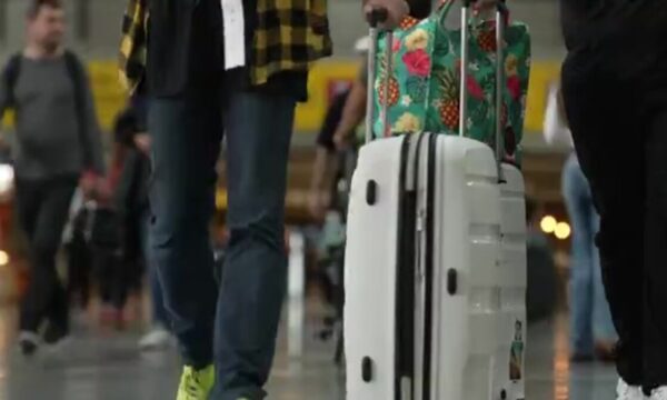 Passageiro expõe órgão sexual em avião e perde o direito de voar por seis meses