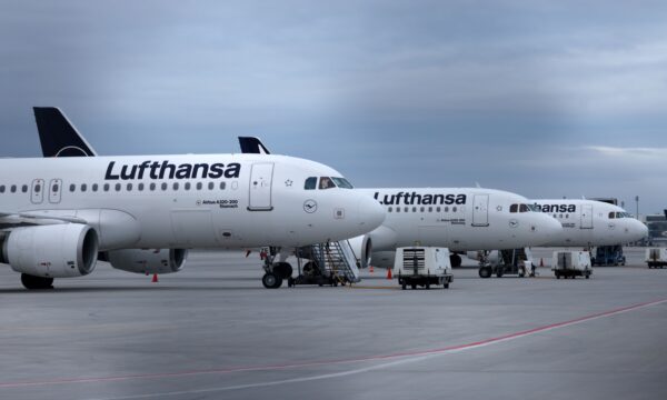 Lufthansa afirma que custo com combustível de aviação superará previsão de 1,5 bi de euros