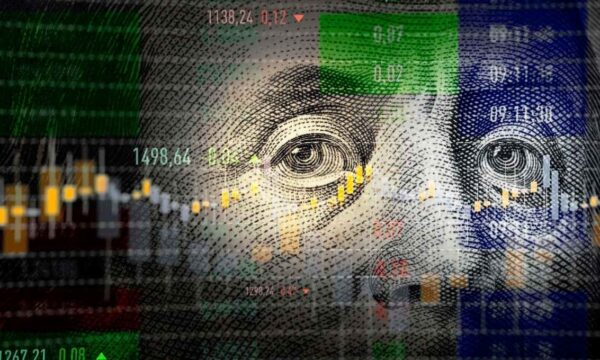 Moedas Globais: dólar opera em queda com força do iene em sessão limitada por feriado nos EUA