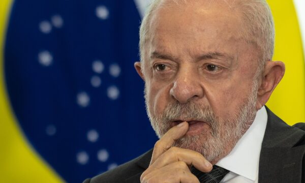 Lula elogia Fachin, reclama de vazamentos e defende investigação de ministros do STF