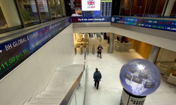 Bolsas da Europa fecham sem direção única após payroll e antes de decisão do BCE