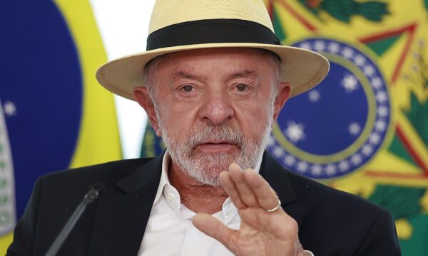 Na TV, Lula chama Flávio de ‘pior dos Bolsonaros’ e senador ataca política de segurança petista