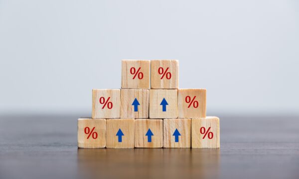 Juros futuros avançam de olho no quadro eleitoral