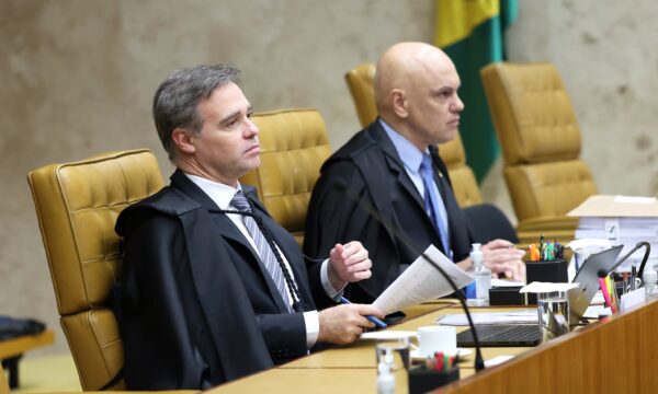 Mendonça libera para análise do plenário do STF relatório sobre mensagens de Vorcaro a Moraes