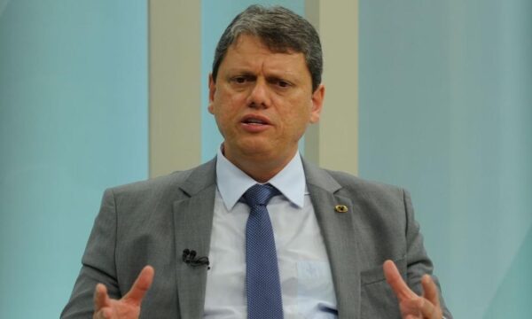 Tarcísio diz que ninguém está acima da Constituição e que STF deve se unir para apurar