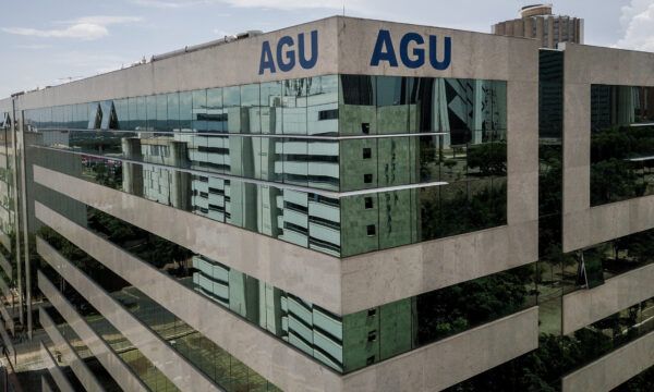 AGU pede investigação sobre suposto financiamento dos EUA a agenda de extrema-direita no Brasil