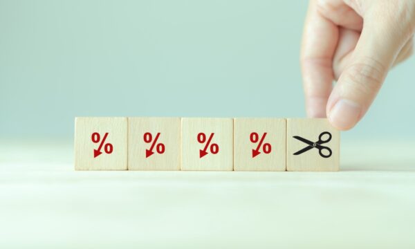 Juros futuros têm rali com ‘trade Flávio’ e caem 100 pontos-base